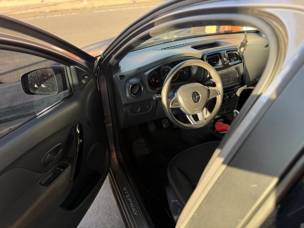 RENAULT Sandero - Foto