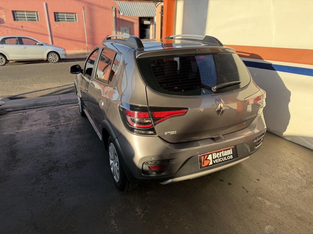 RENAULT Sandero - Foto