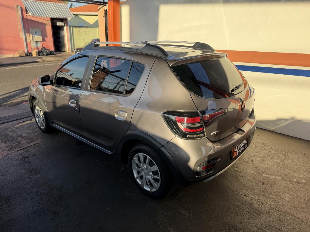 RENAULT Sandero - Foto