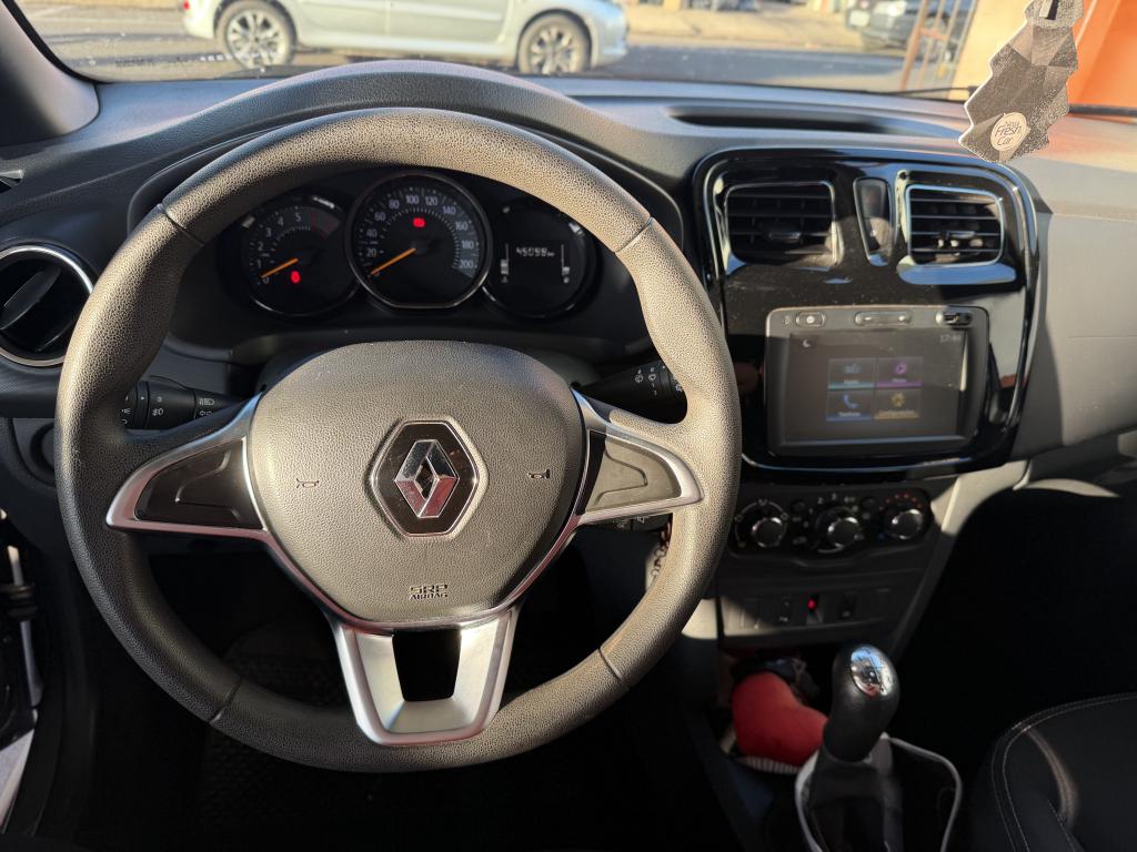 RENAULT Sandero - Foto