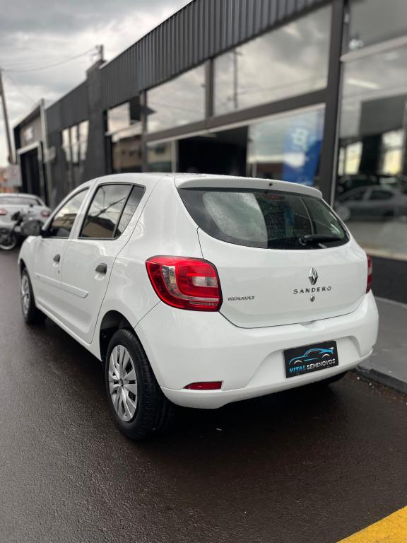 RENAULT Sandero - Foto