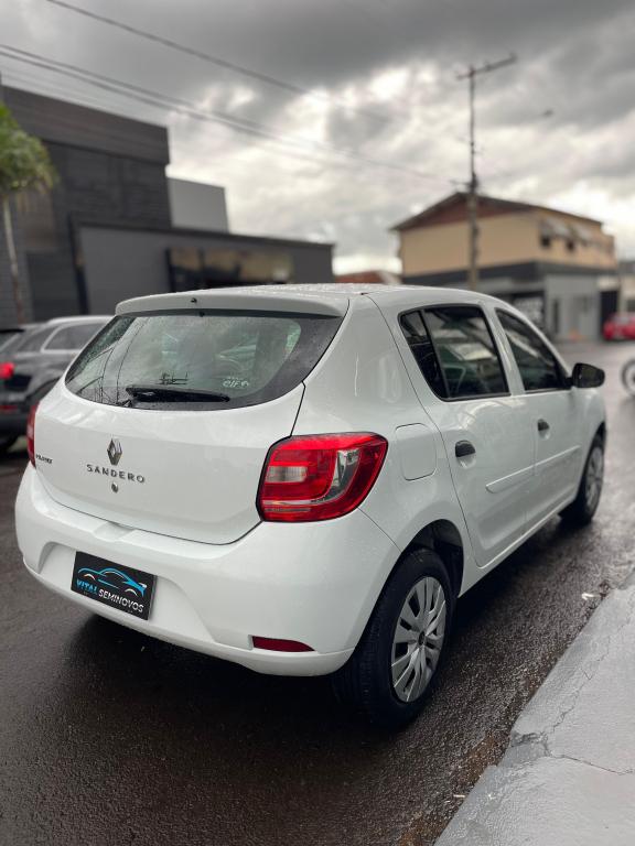 RENAULT Sandero - Foto