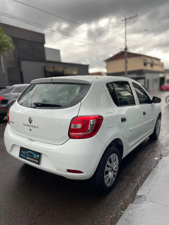RENAULT Sandero - Foto