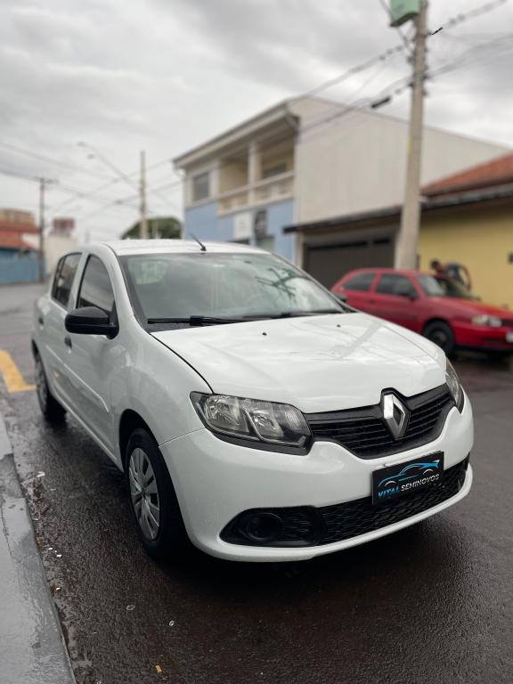 RENAULT Sandero - Foto