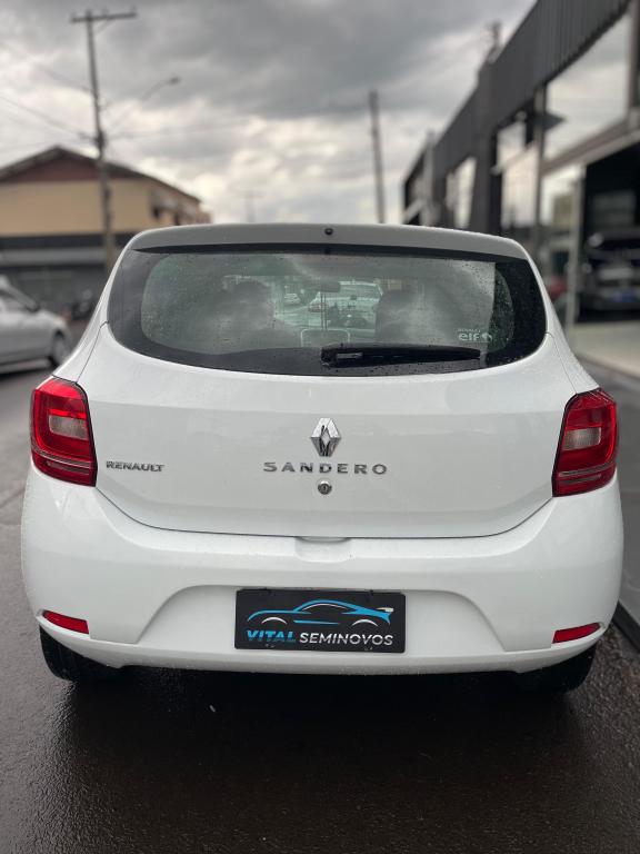 RENAULT Sandero - Foto