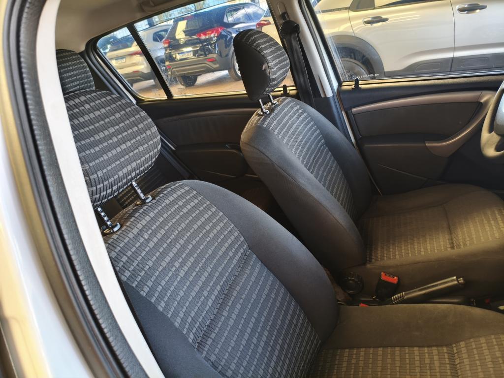 RENAULT Sandero - Foto