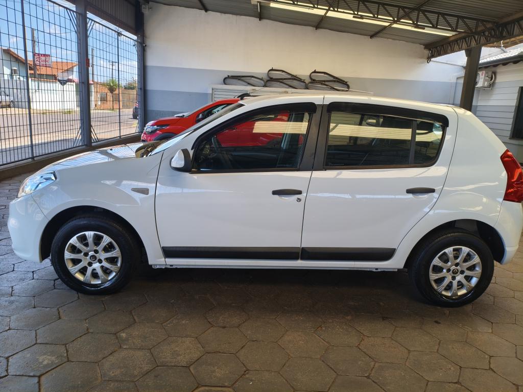 RENAULT Sandero - Foto