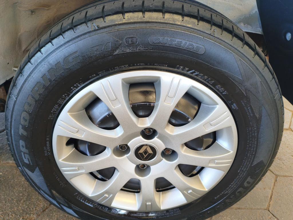 RENAULT Sandero - Foto