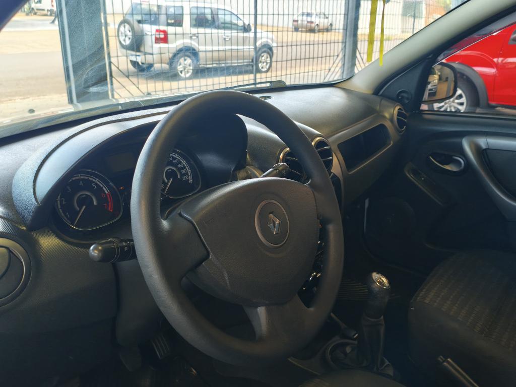 RENAULT Sandero - Foto