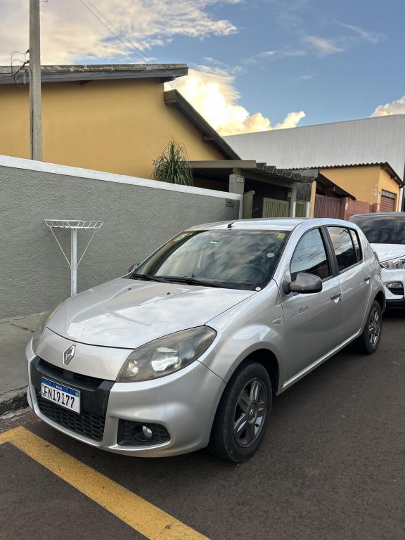 RENAULT Sandero - Foto