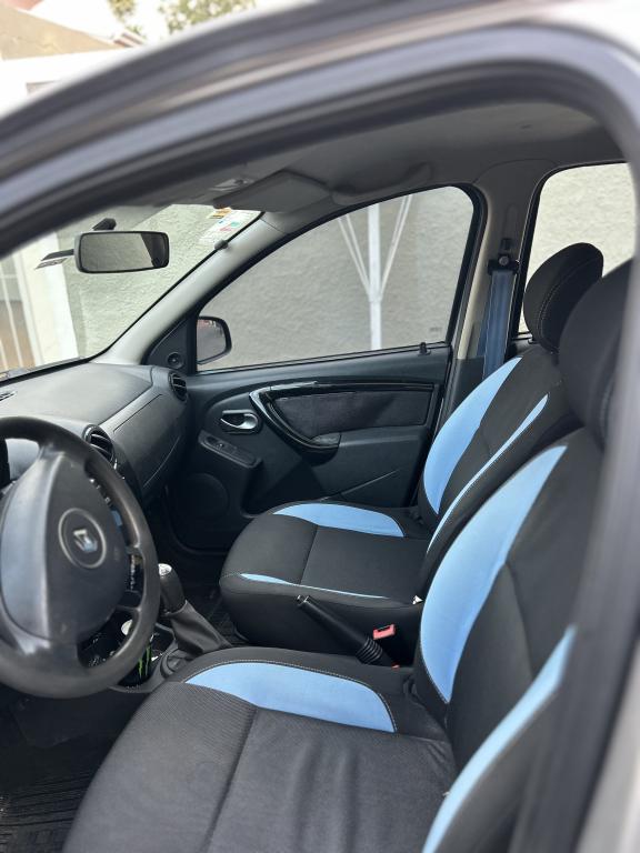 RENAULT Sandero - Foto