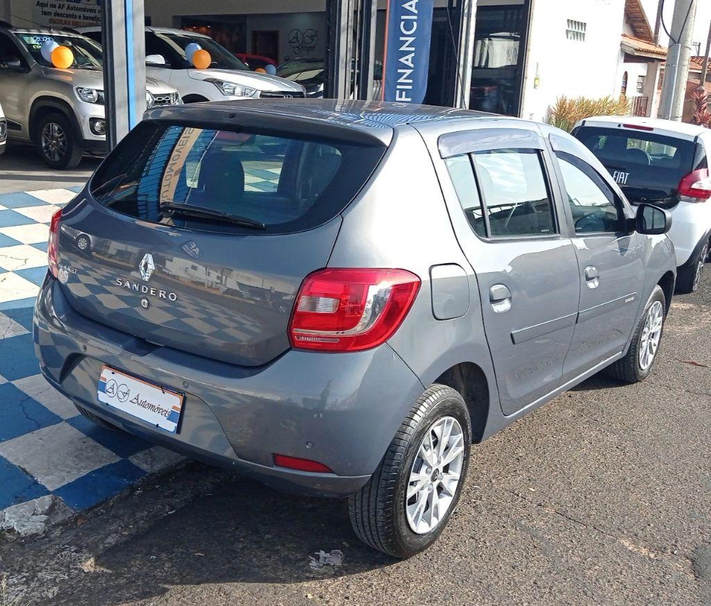 RENAULT Sandero - Foto