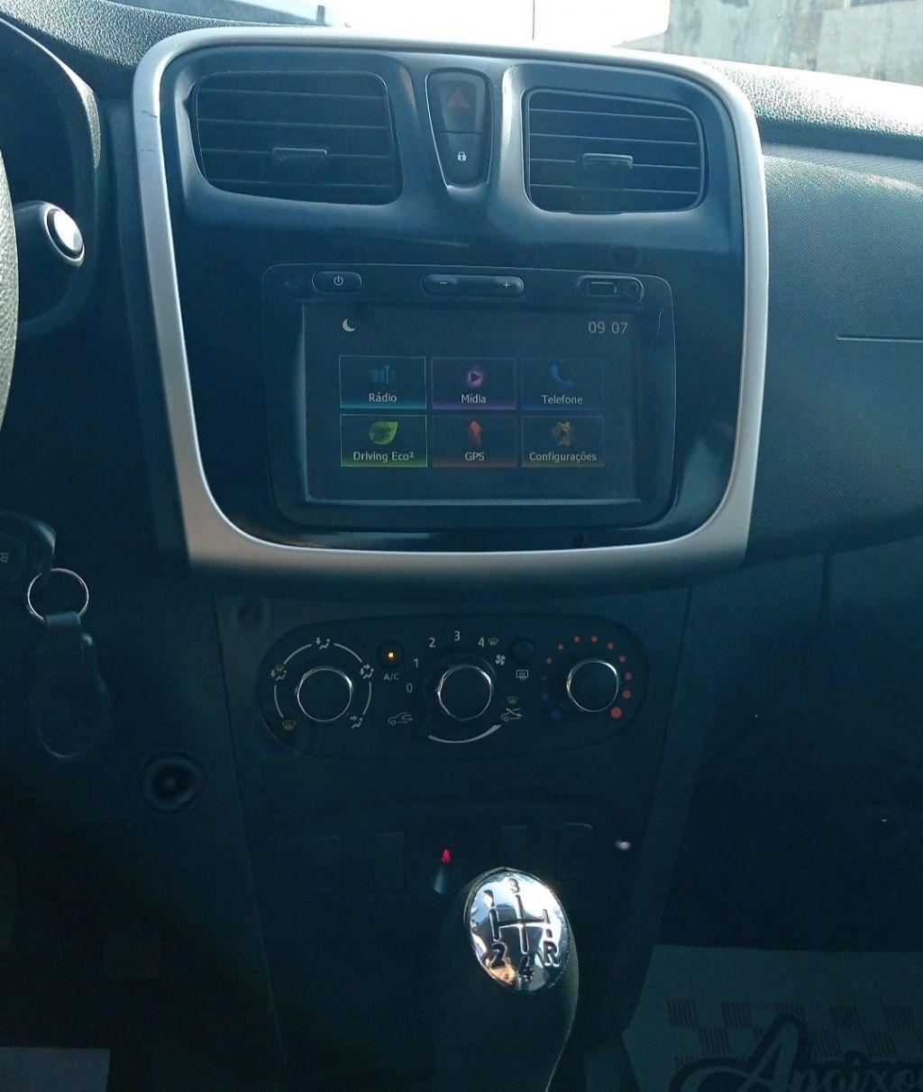 RENAULT Sandero - Foto