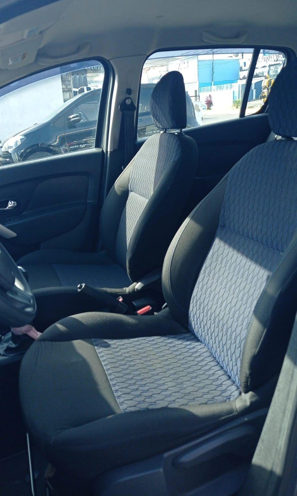 RENAULT Sandero - Foto