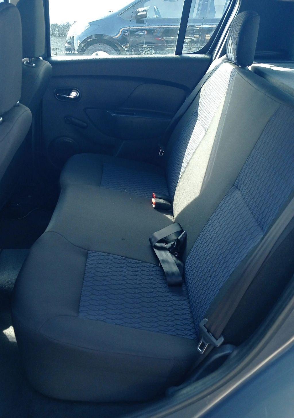 RENAULT Sandero - Foto