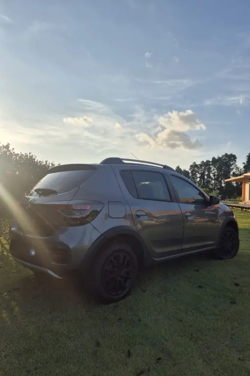 RENAULT Sandero - Foto