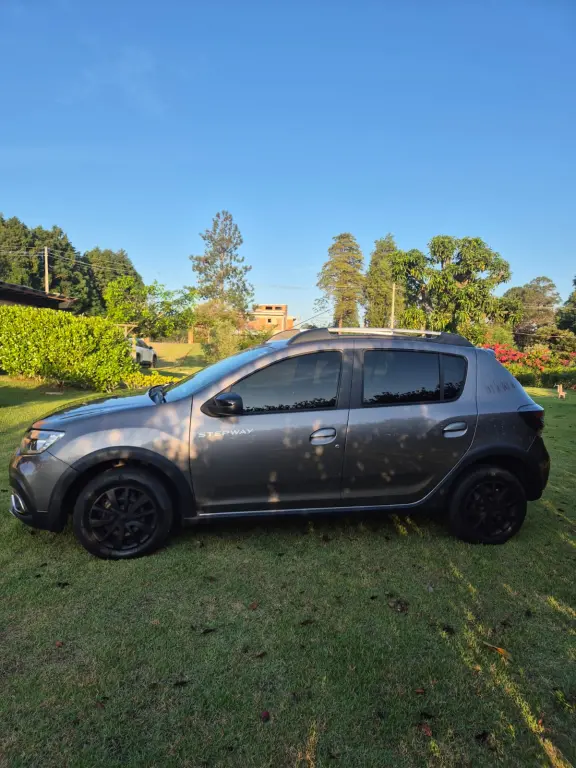 RENAULT Sandero - Foto
