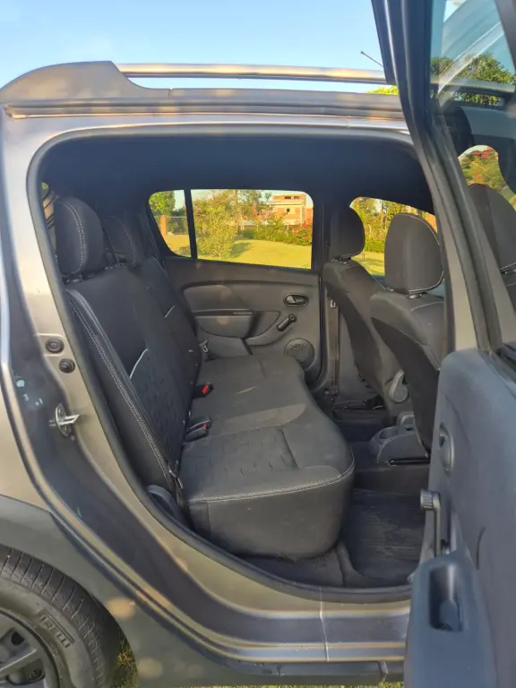 RENAULT Sandero - Foto