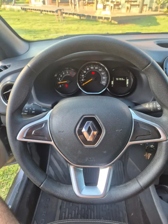 RENAULT Sandero - Foto