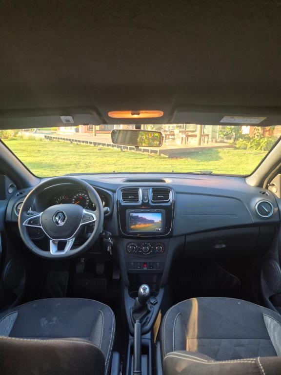 RENAULT Sandero - Foto