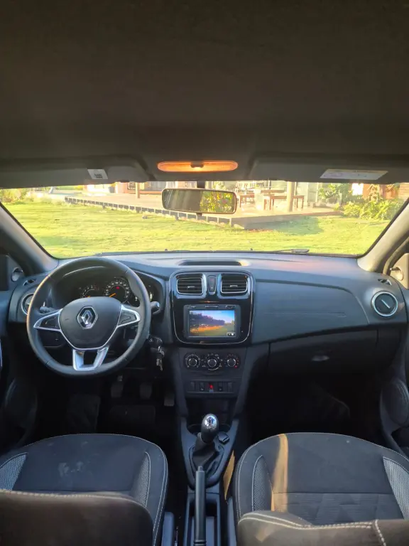 RENAULT Sandero - Foto