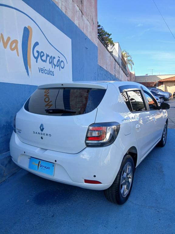 RENAULT Sandero - Foto