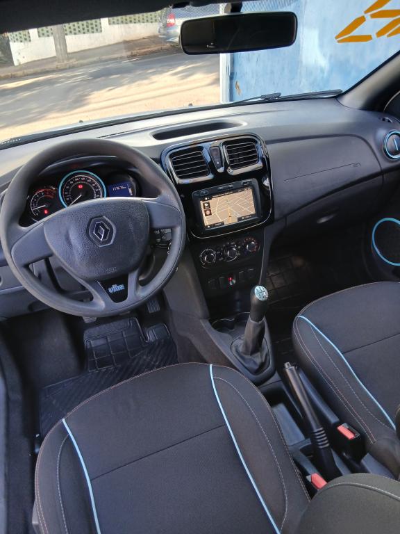 RENAULT Sandero - Foto