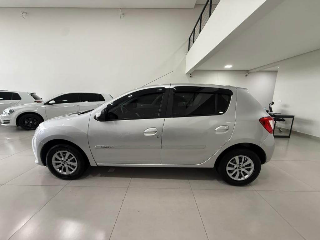 RENAULT Sandero - Foto