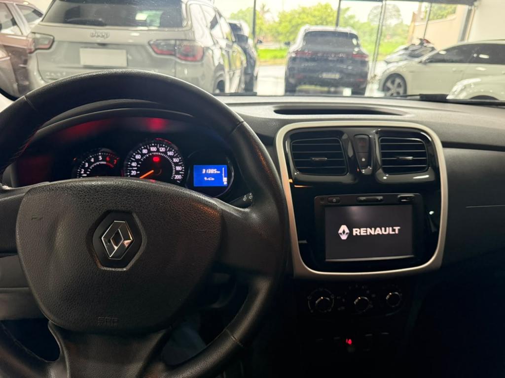 RENAULT Sandero - Foto