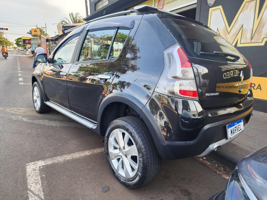 RENAULT Sandero - Foto