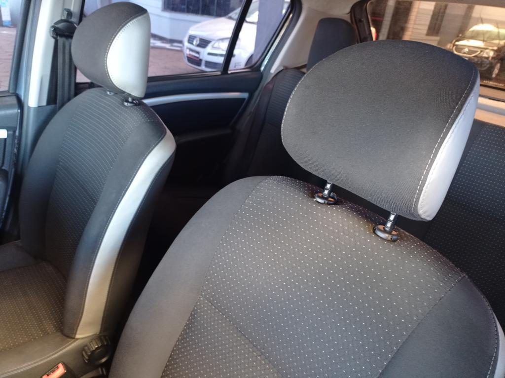 RENAULT Sandero - Foto