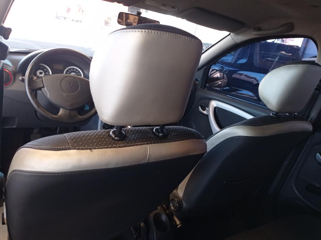 RENAULT Sandero - Foto