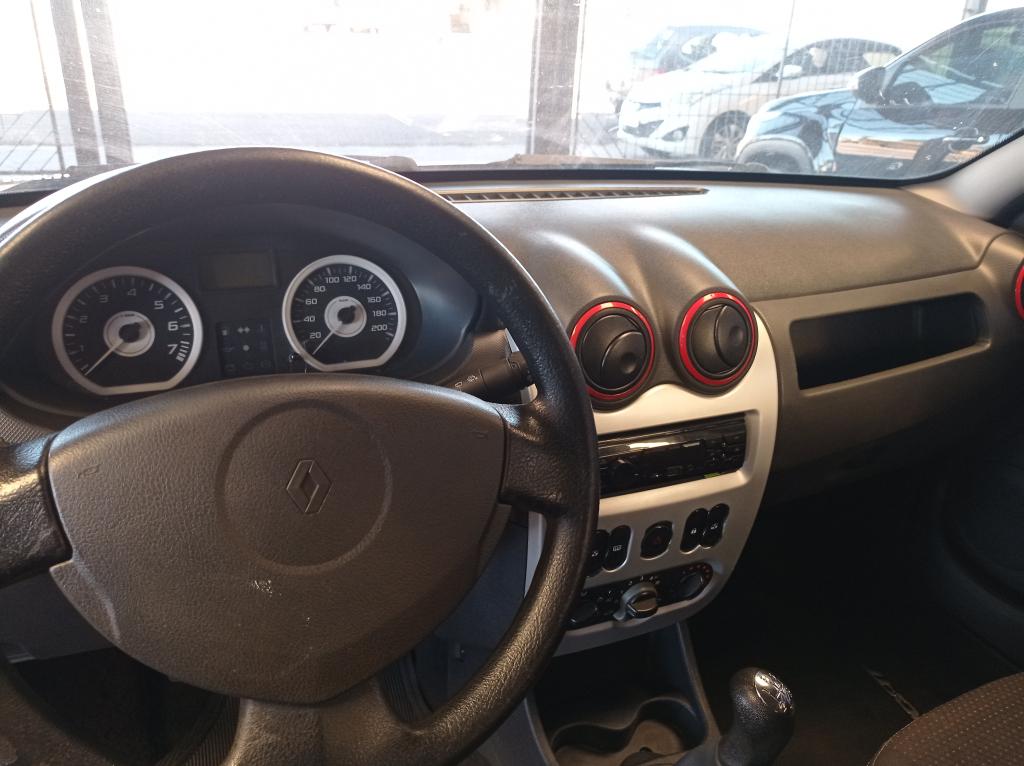 RENAULT Sandero - Foto