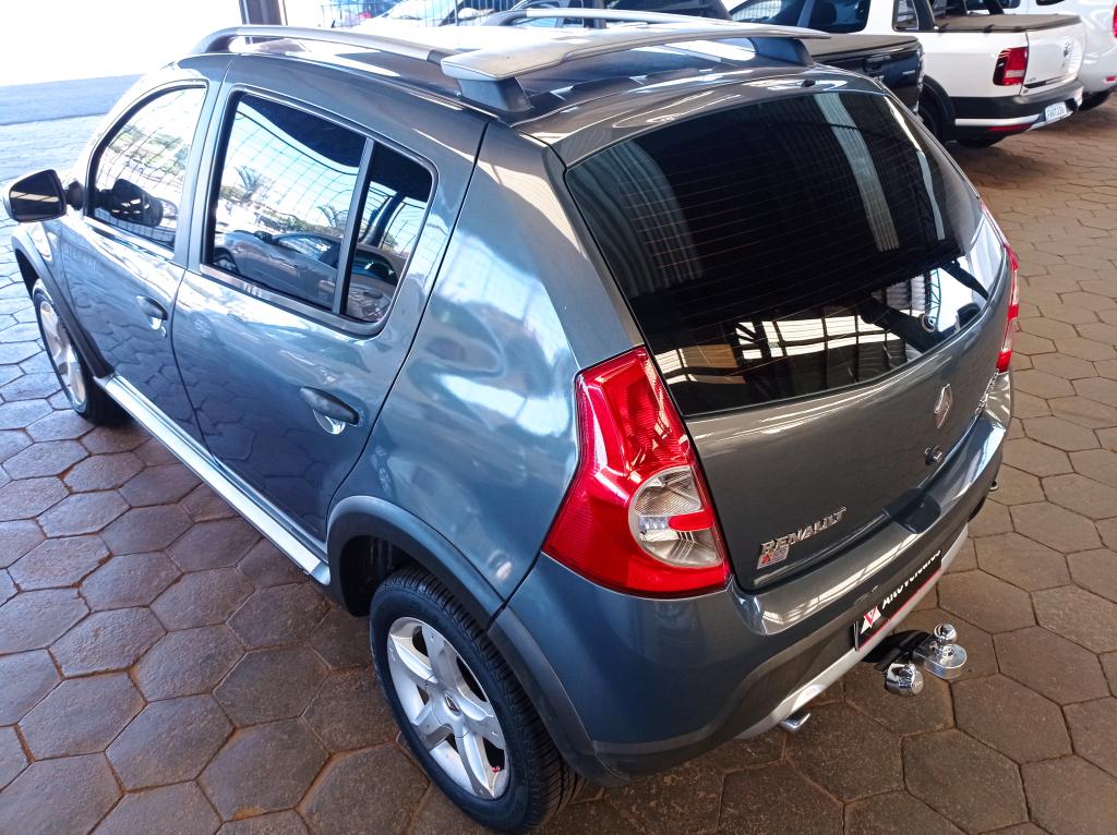 RENAULT Sandero - Foto