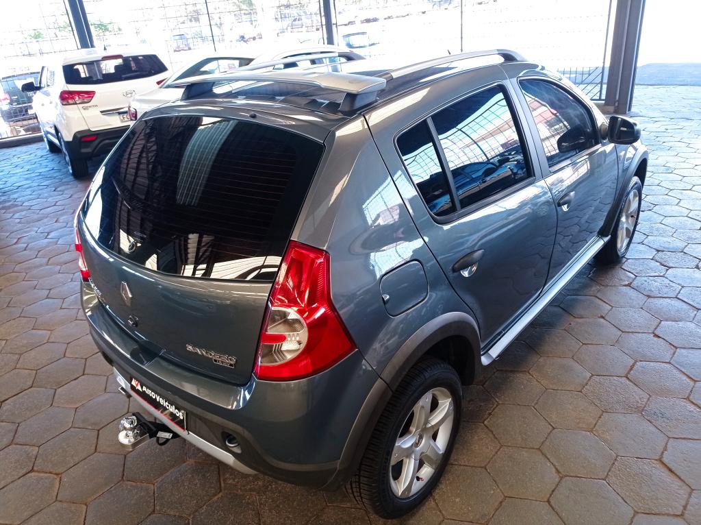 RENAULT Sandero - Foto