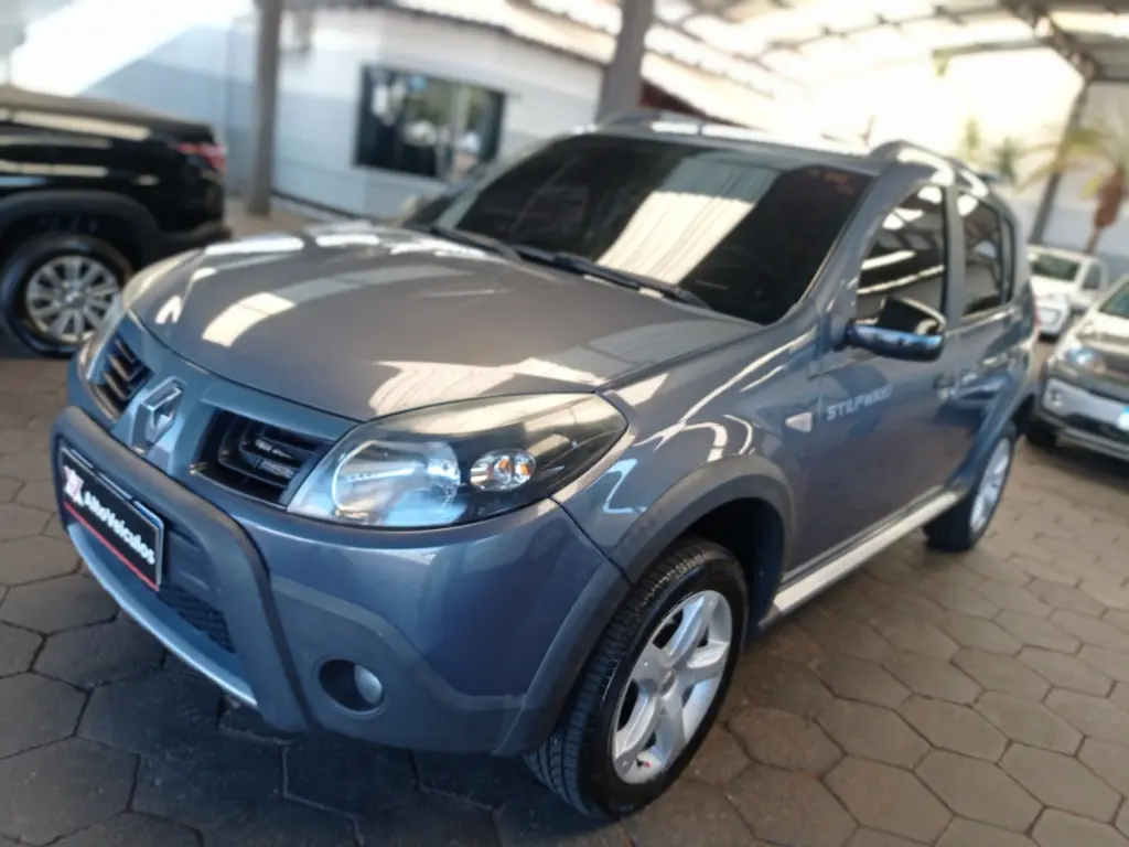 RENAULT Sandero - Foto