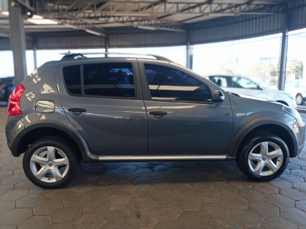 RENAULT Sandero - Foto