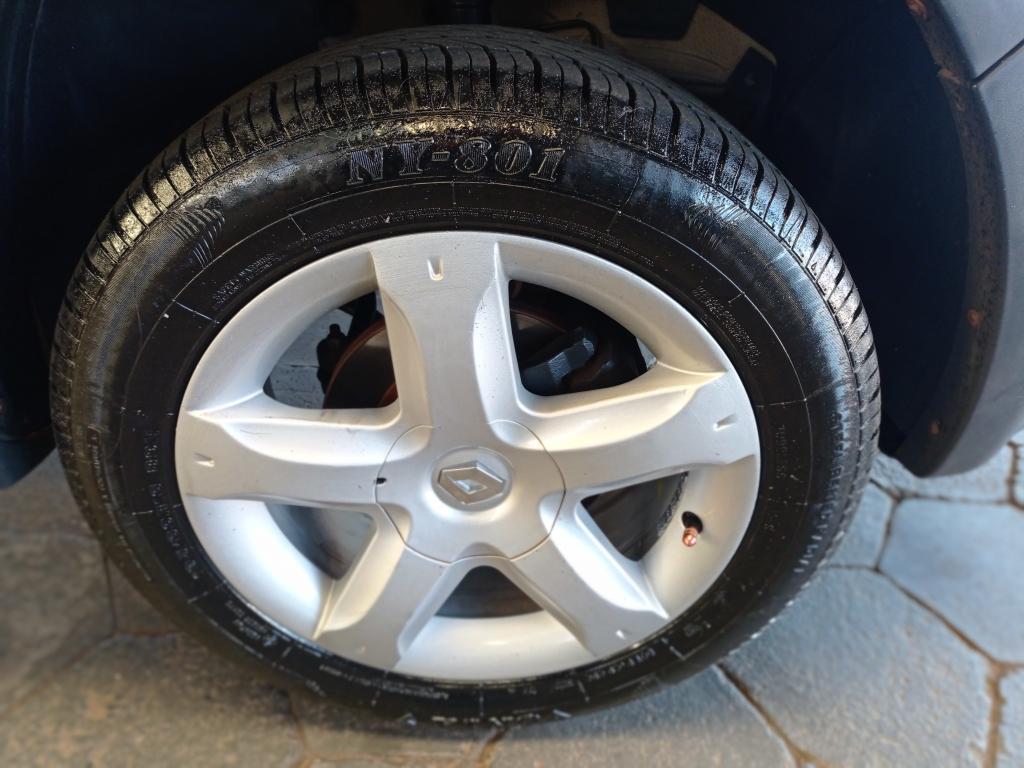 RENAULT Sandero - Foto