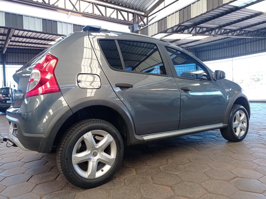 RENAULT Sandero - Foto