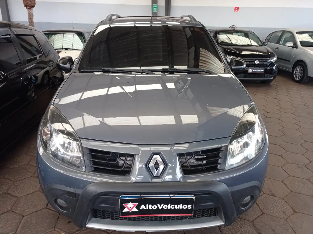 RENAULT Sandero - Foto