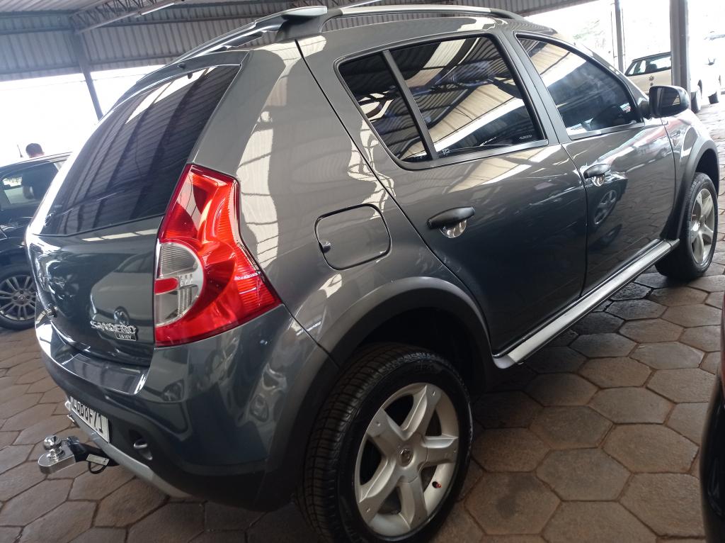 RENAULT Sandero - Foto