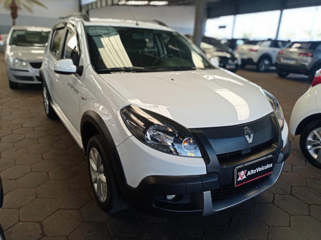 RENAULT Sandero - Foto