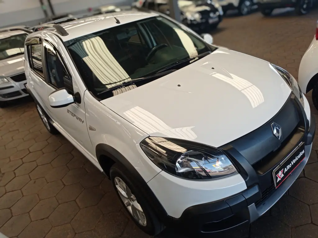 RENAULT Sandero - Foto