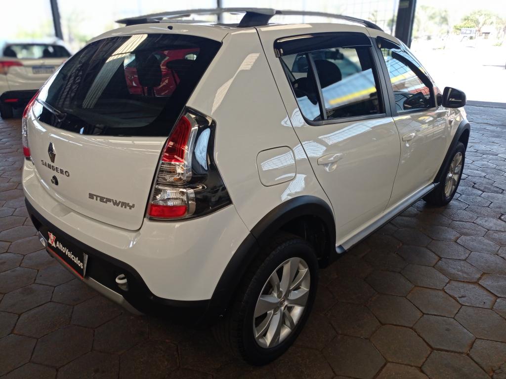 RENAULT Sandero - Foto