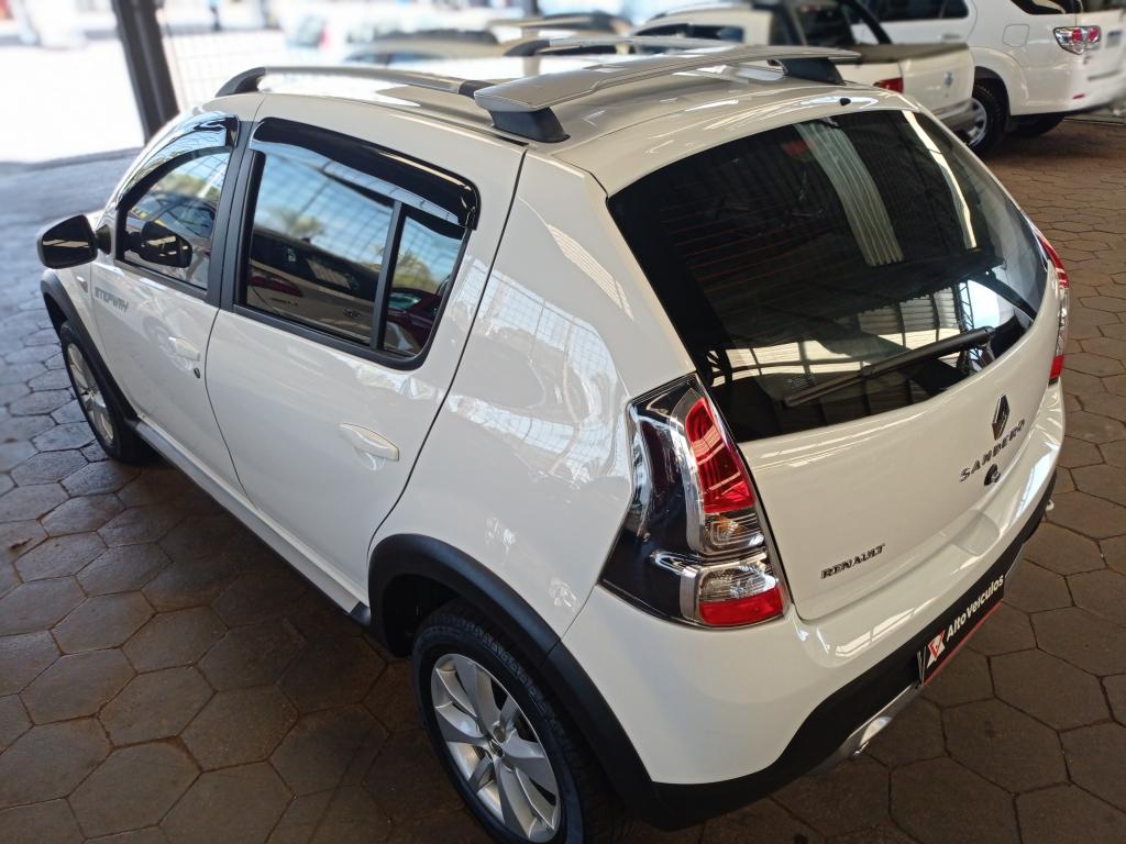 RENAULT Sandero - Foto