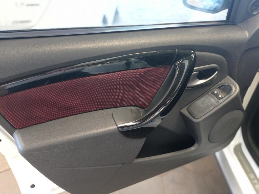 RENAULT Sandero - Foto