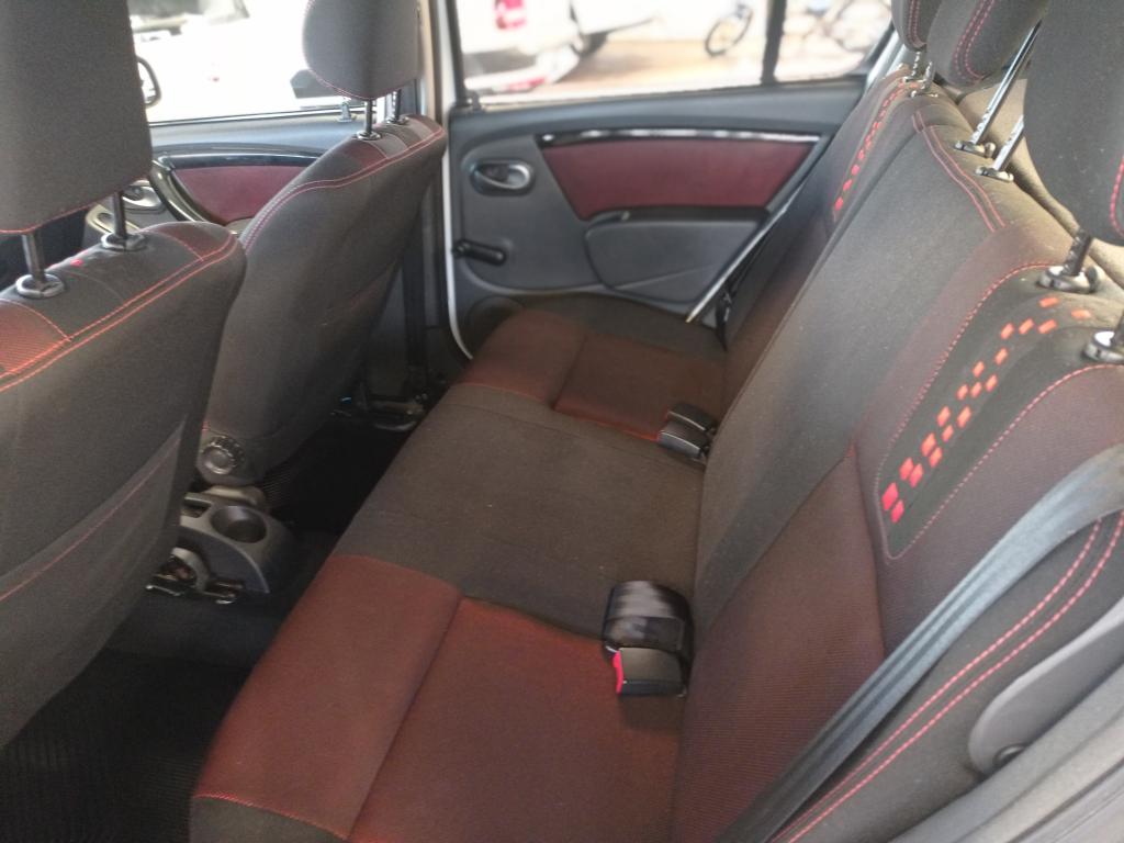 RENAULT Sandero - Foto