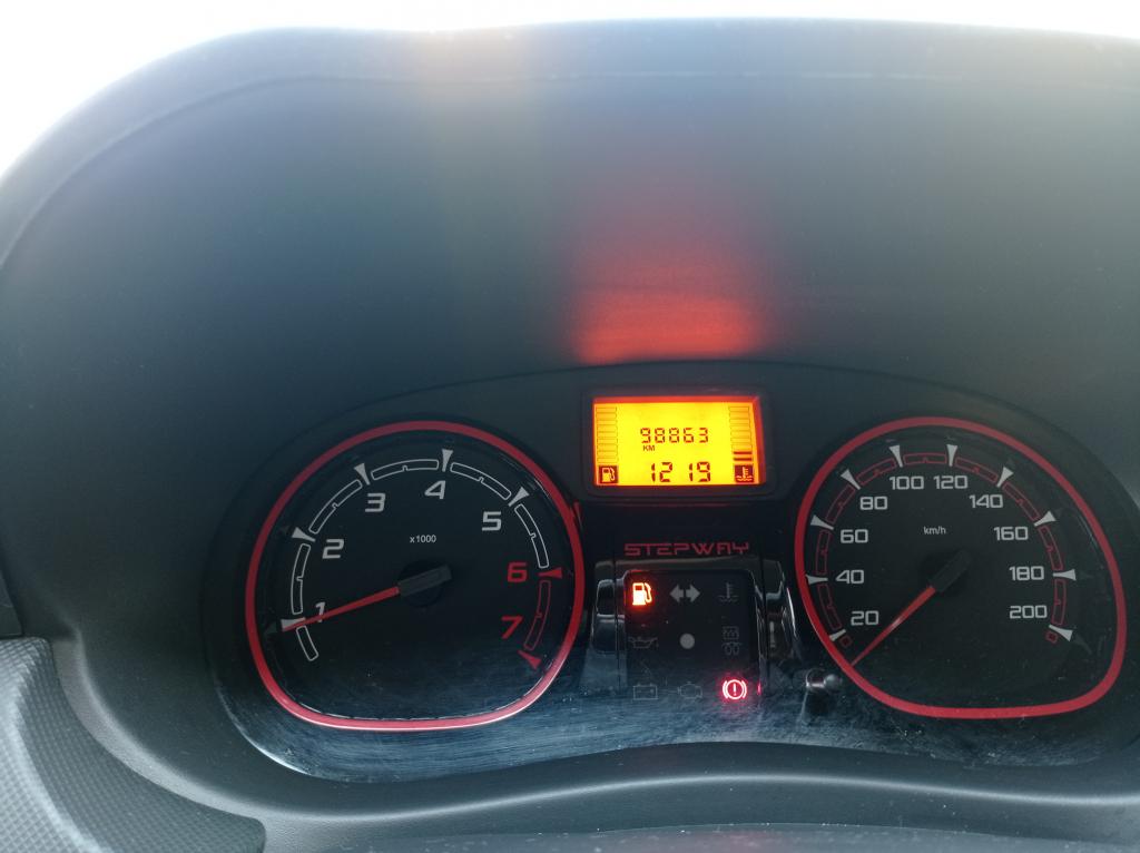 RENAULT Sandero - Foto