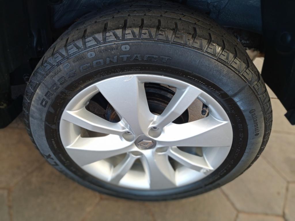 RENAULT Sandero - Foto