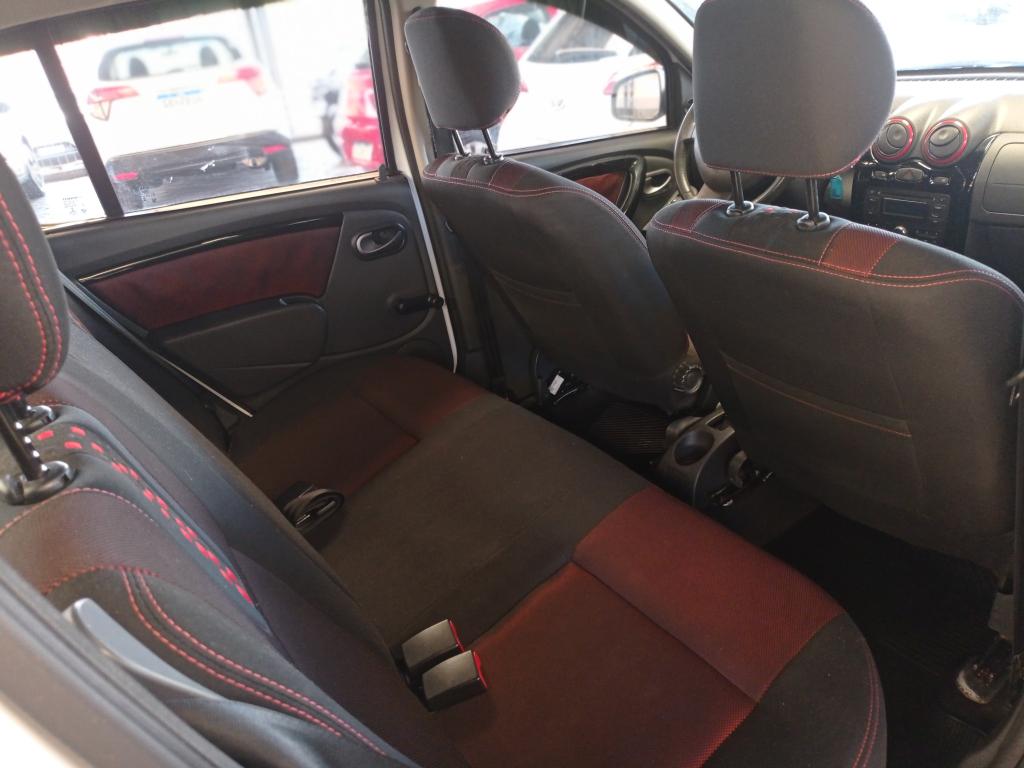 RENAULT Sandero - Foto